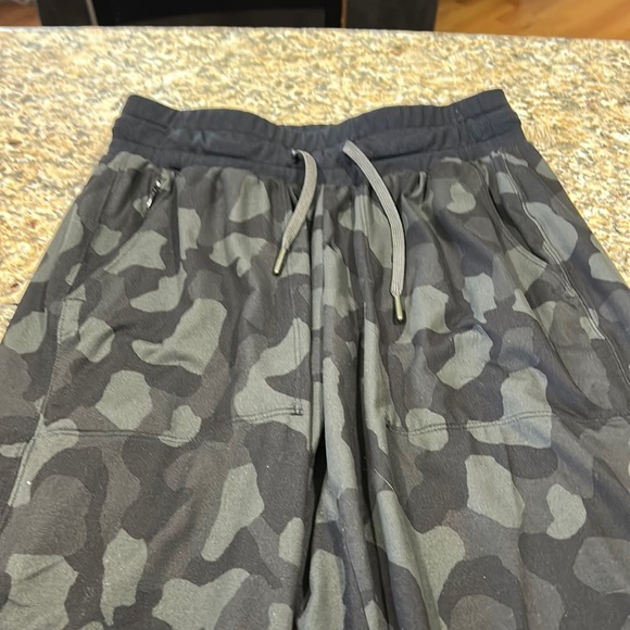 Zella Live In Jogger Pants Black Camo Soft Jogger Sweatpants Zipper Pockets S - Picture 1 of 5